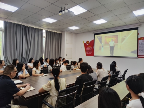 外围买球的app十大平台开展“大国担当”思政大课观影活动