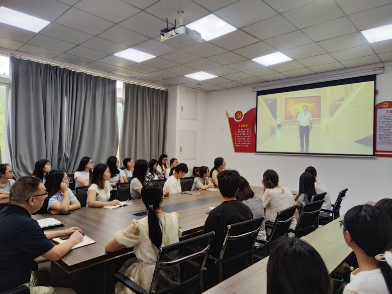 外围买球的app十大平台开展“大国担当”思政大课观影活动